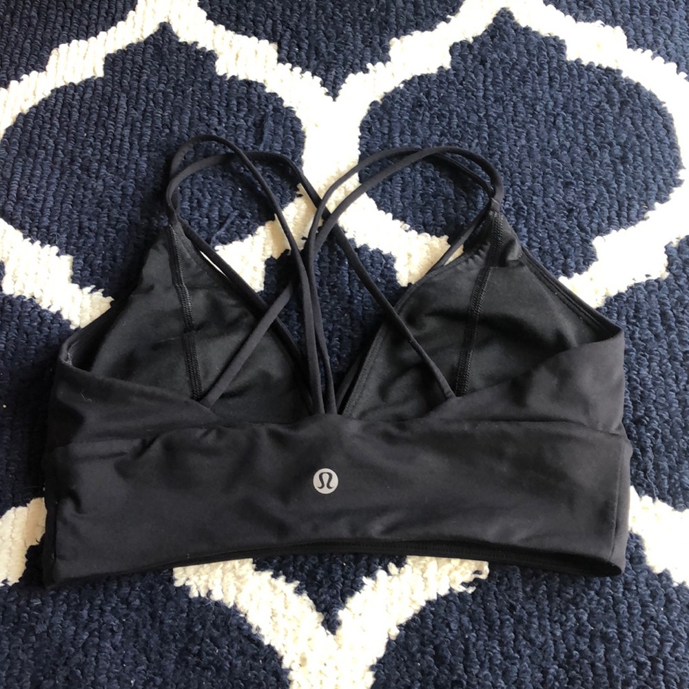 Lululemon sports bra size 6 no padding